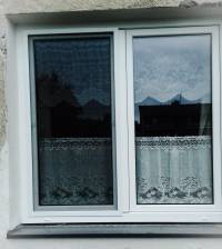 Výměna oken na městských domech č. p. 25 a 14, v ulici Krasov